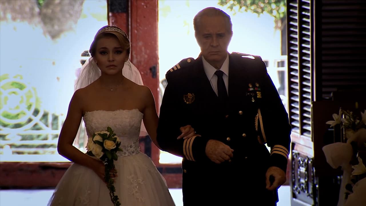 Ella llega flamante acompañada de su papá, pero con sentimientos encontrados pues no quiere unir su vida a la de un hombre que no ama.