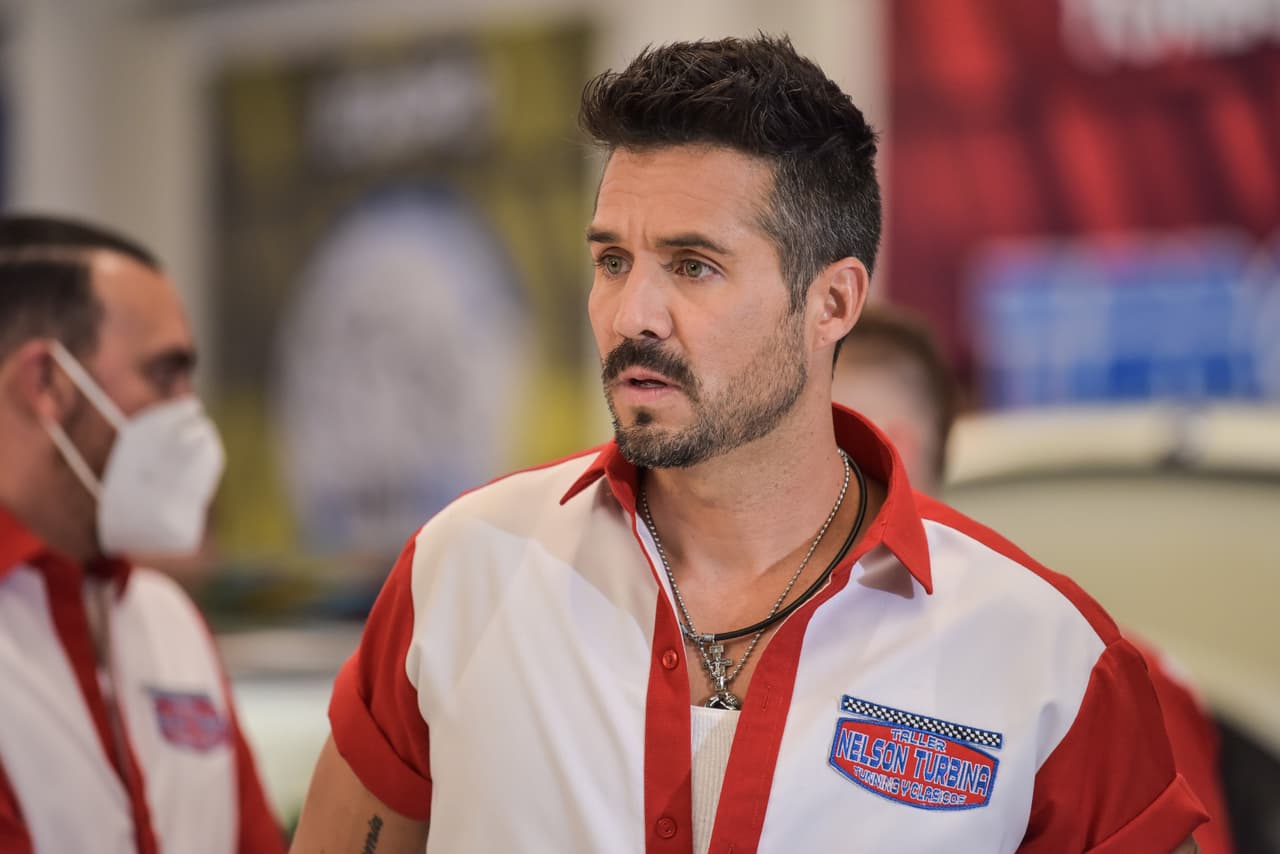 Aunque 'Pedro' desea ganar el concurso, teme que 'Nico' lo desprecie al saber que es su verdadero padre.