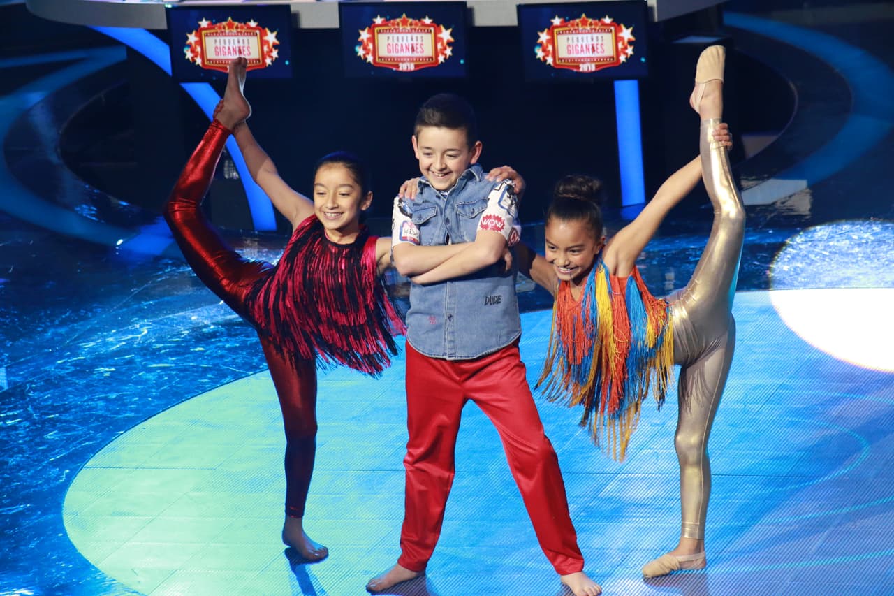 Sí que los pequeños demostraron desde el primer día sus habilidades en el baile. Como Oscar Villareal con Susana Osuna y Marcela Guerrero.