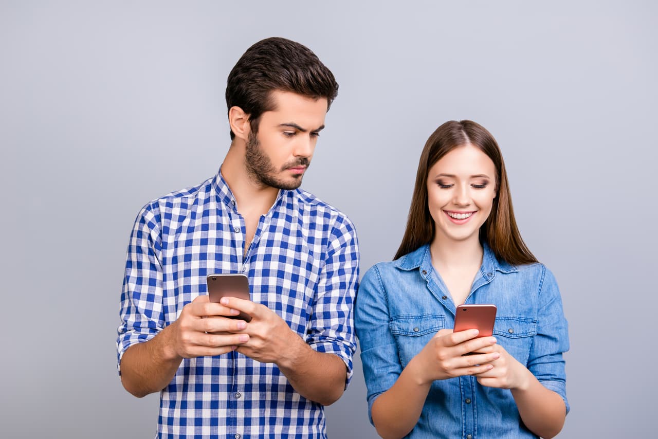 Seis actitudes que despiertan los celos de un hombre