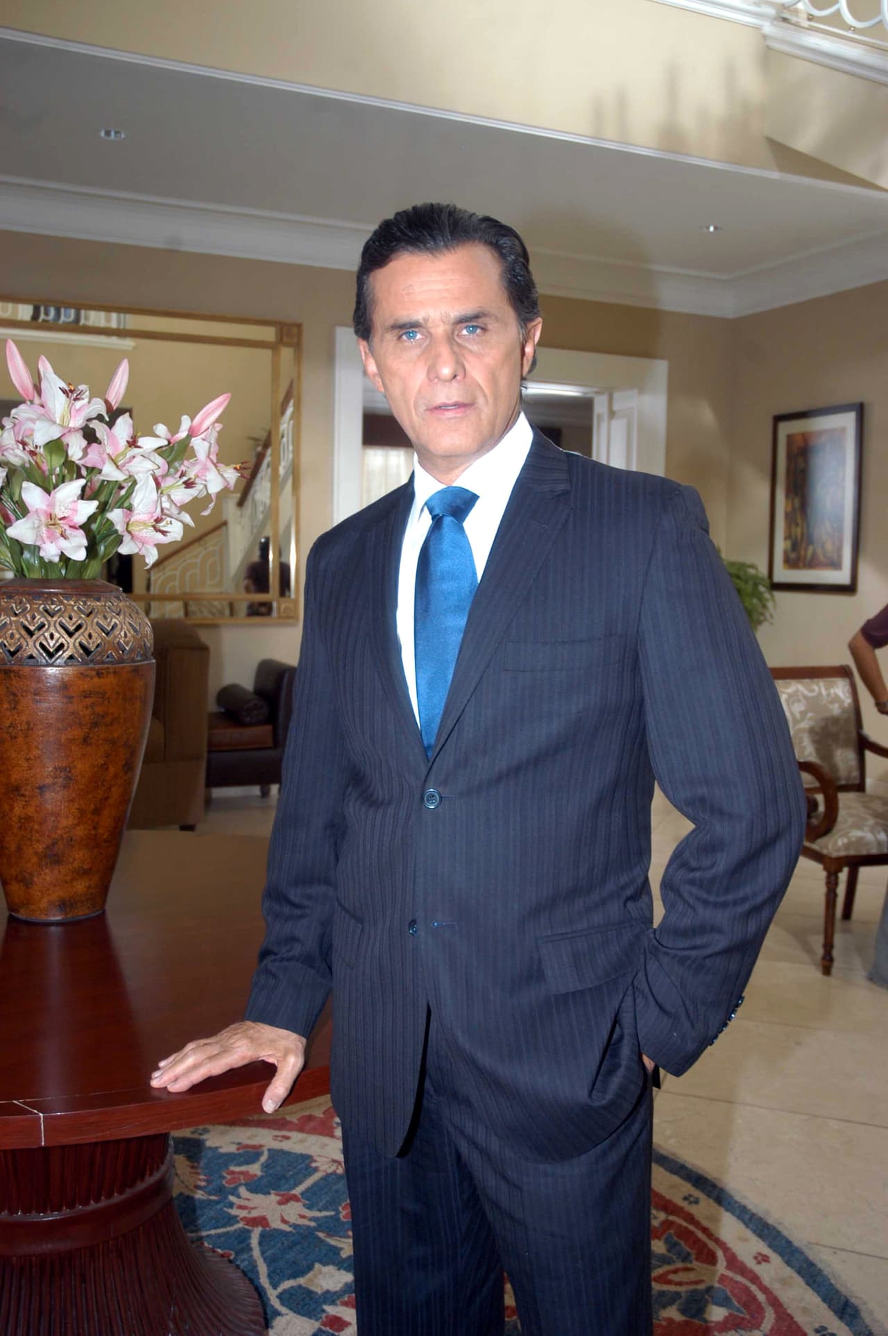 Humbero Zurita ya no oculta sus canas y empieza el año con este look