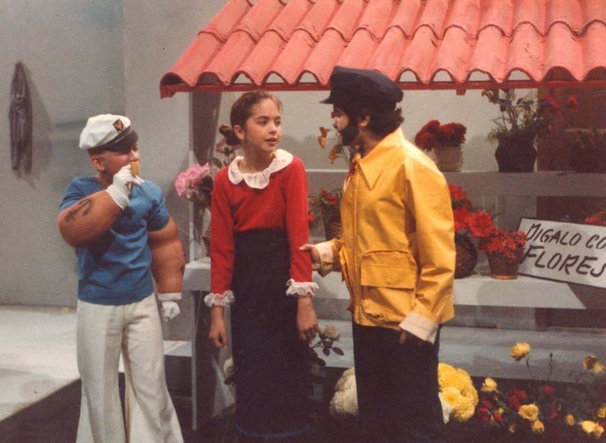 Su carrera comenzó cuando tenía 10 años en los programas de Televisa: 'Alegrías de mediodía' y 'Chiquilladas'.