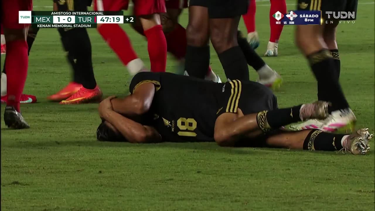 ¡Le patea la cabeza! Demiral se vuelve loco y golpea fuerte a Ángel Sepúlveda