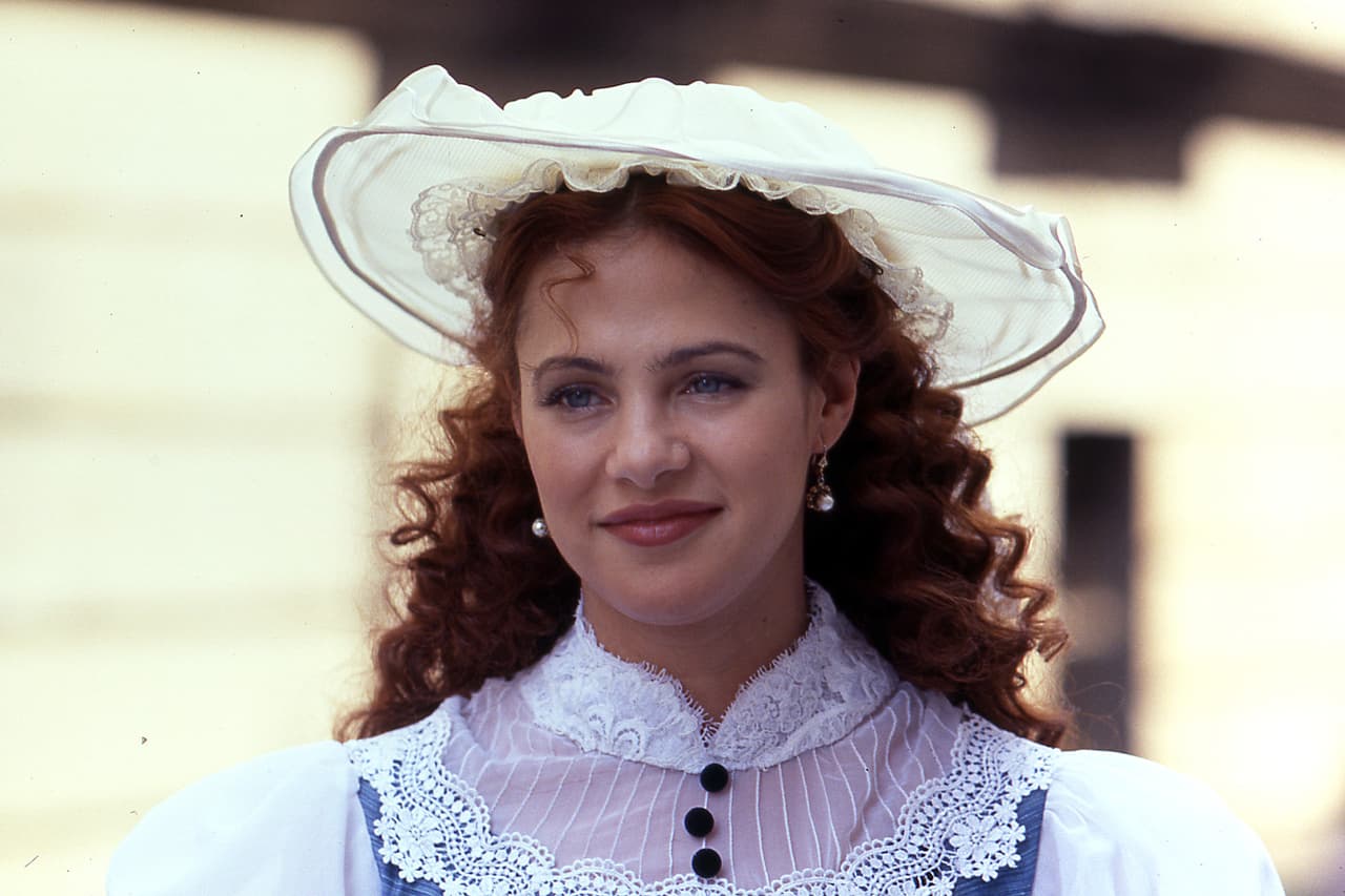Ana Colchero alcanzó la fama con ‘Corazón salvaje’ y para 1995 ya era una de las actrices más exitosas. Pero en 1999, las cosas cambiaron luego una demanda a una televisora y se alejó de los reflectores; aunque se concentró en su carrera de escritora.