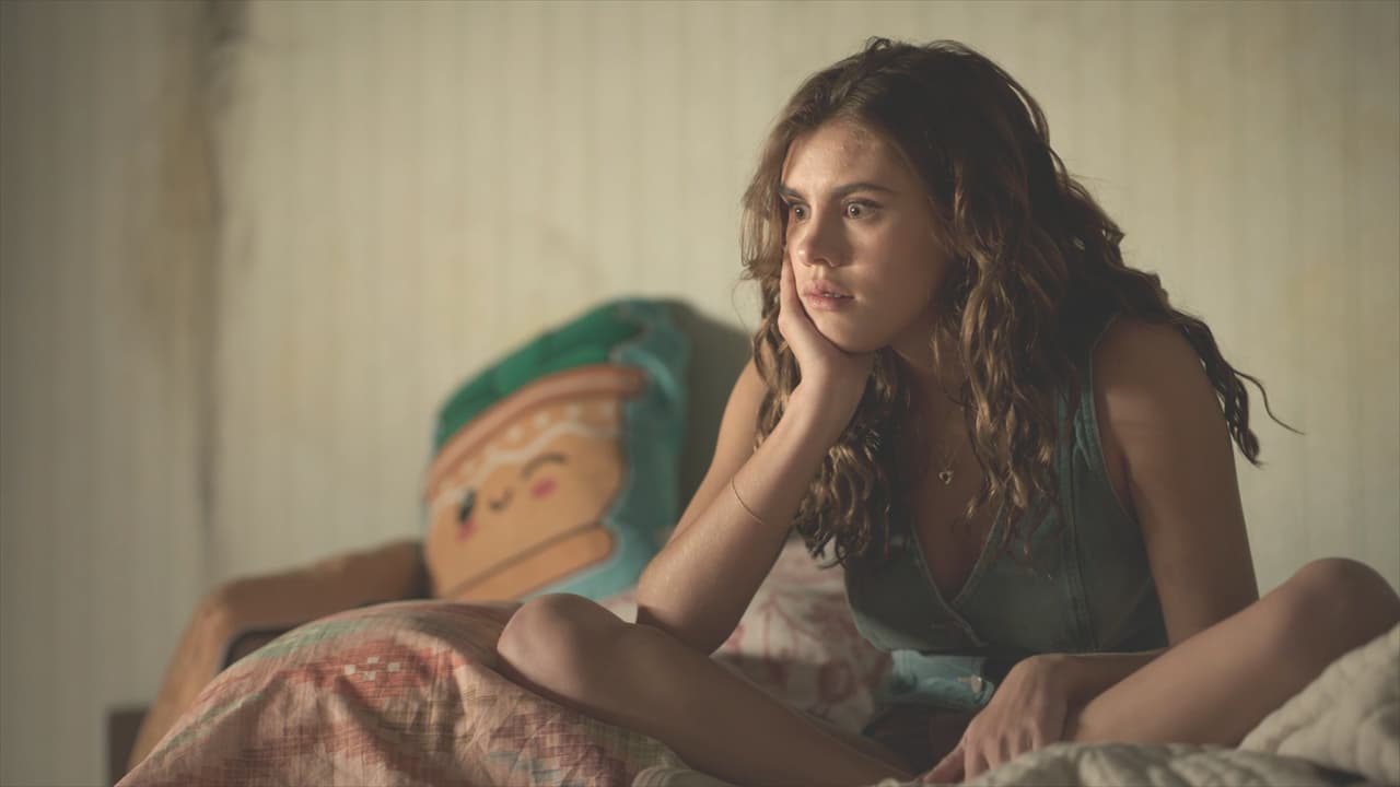 Julia estalla al saber que su madre ama a un hombre pobre