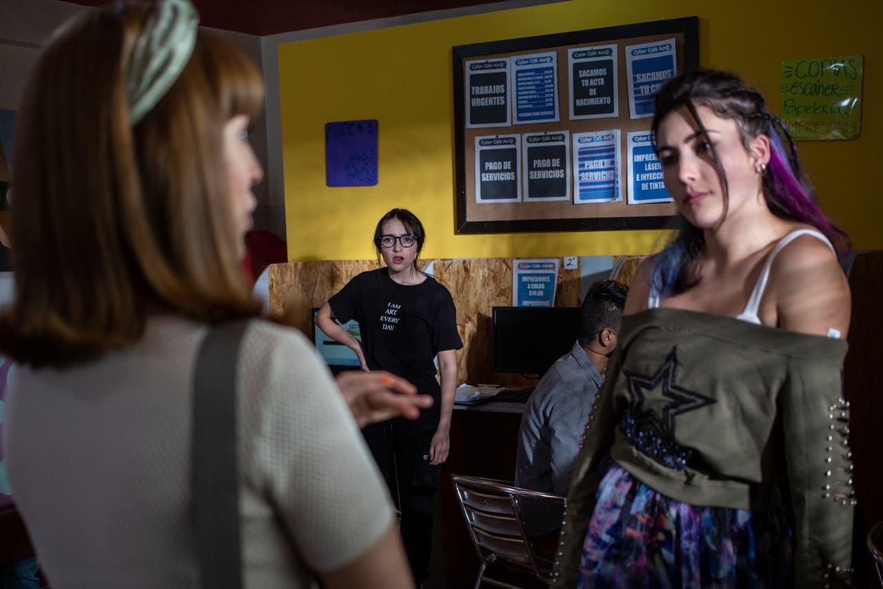 En "La Mexicana y el Güero", 'Megan' (Danielle Lefaure) fue a visitar a su supuesta 'amiga' 'Viiyéri' (Daniela Álvarez) para reclamarle por haberse metido con su novio 'Brandon'. Pero las cosas se salieron de control porque 'Megan' insultó no solo a su rival de amores, sino a toda su familia.