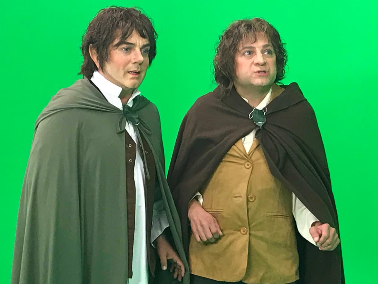 Frodo (Pierre Ángelo) y Sam (Lalo España) en la parodia de El señor de los anillos.