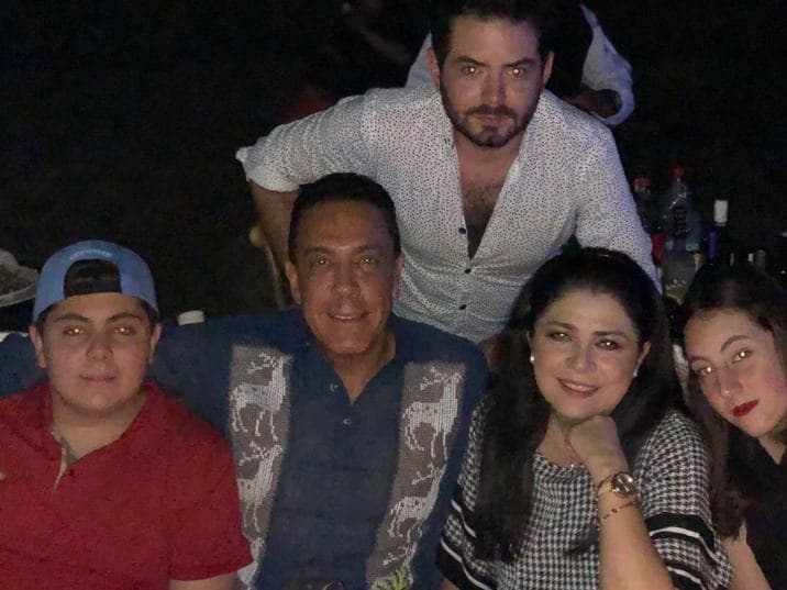 Victoria Ruffo convierte a su familia en una caricatura y afirman: ‘Quedaron idénticos’