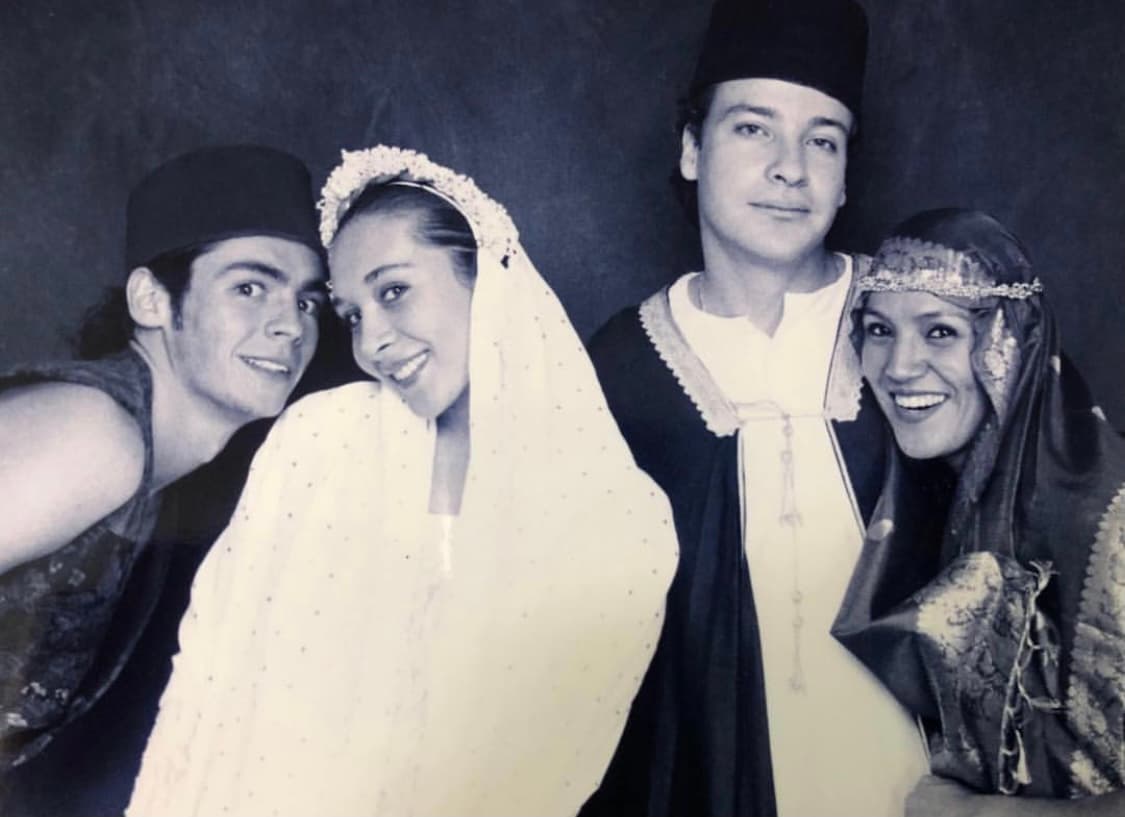 Después de su trabajo en 'Retrato de Familia', Iturrioz -quien es de ascendencia vasca- se incorporó a otros proyectos en teatro y televisión.