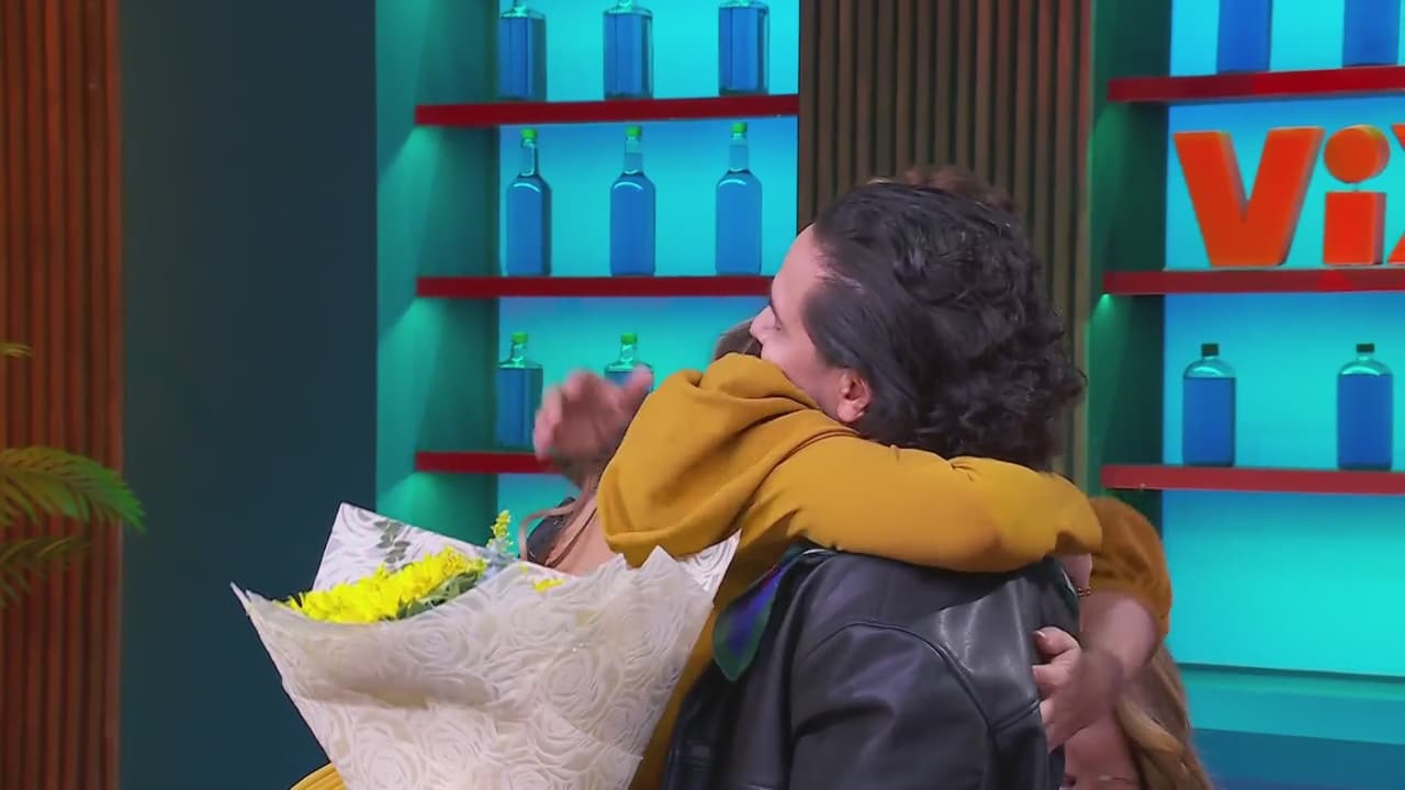 Hijo de Mario Bezares le regala flores a Cecilia Galliano