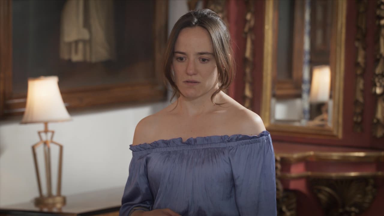 Pero 'Casilda' llega tan emocionada a la casa de su madrina por lucir el mismo vestido de 'Lucía' que grita lo feliz que está de verse como ella.