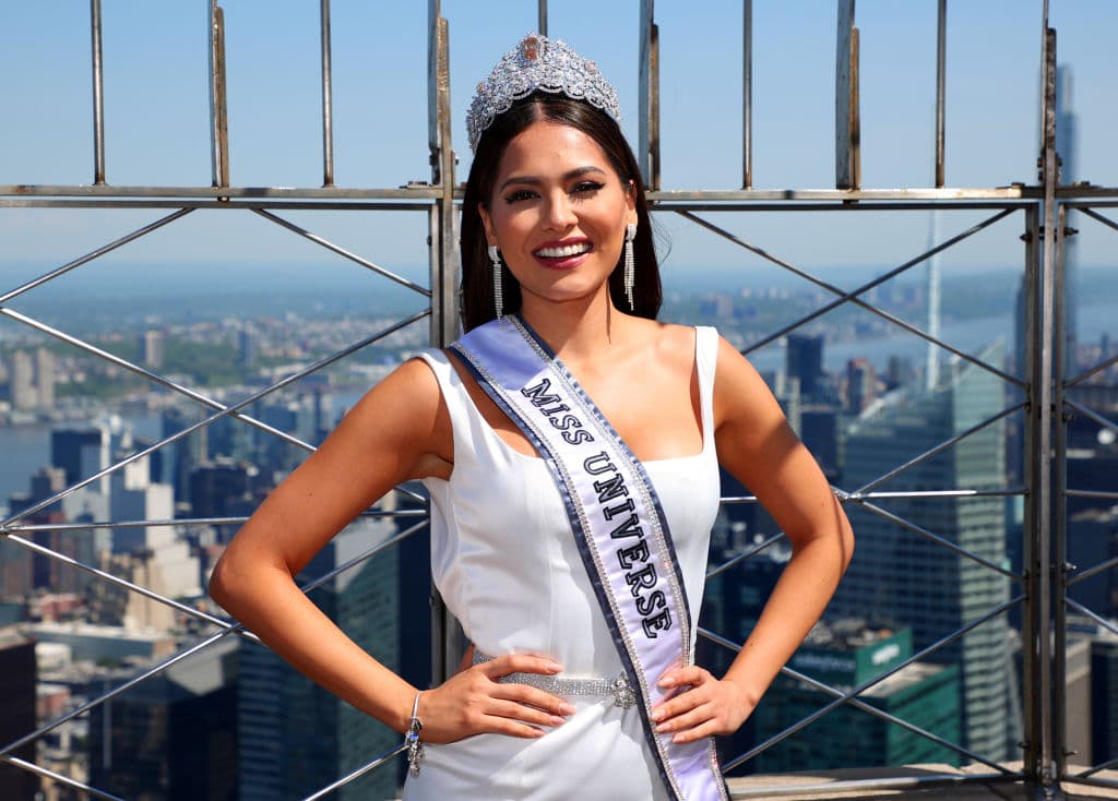 Tras el triunfo de la originaria de Chihuahua en el certamen de belleza, se viralizaron fotografías de su infancia y de su etapa como estudiante de ingeniería. ¡Mira la drástica transformación de la Miss Universo!