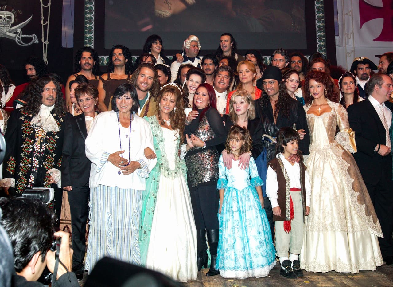 La escritora fue nominada varios Premios TVyNovelas a lo largo de su carrera, ganando la estatuilla como ‘Mejor escritor’ por su trabajo en ‘De pura sangre’, ‘Destino’ y ‘Amor real’.