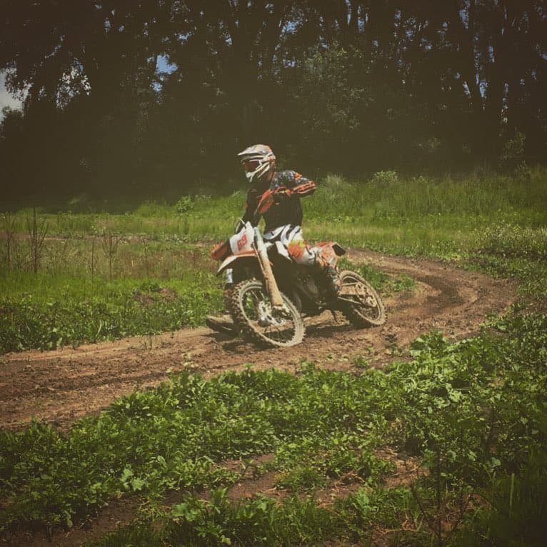 Una de sus pasiones son las motocicletas.
