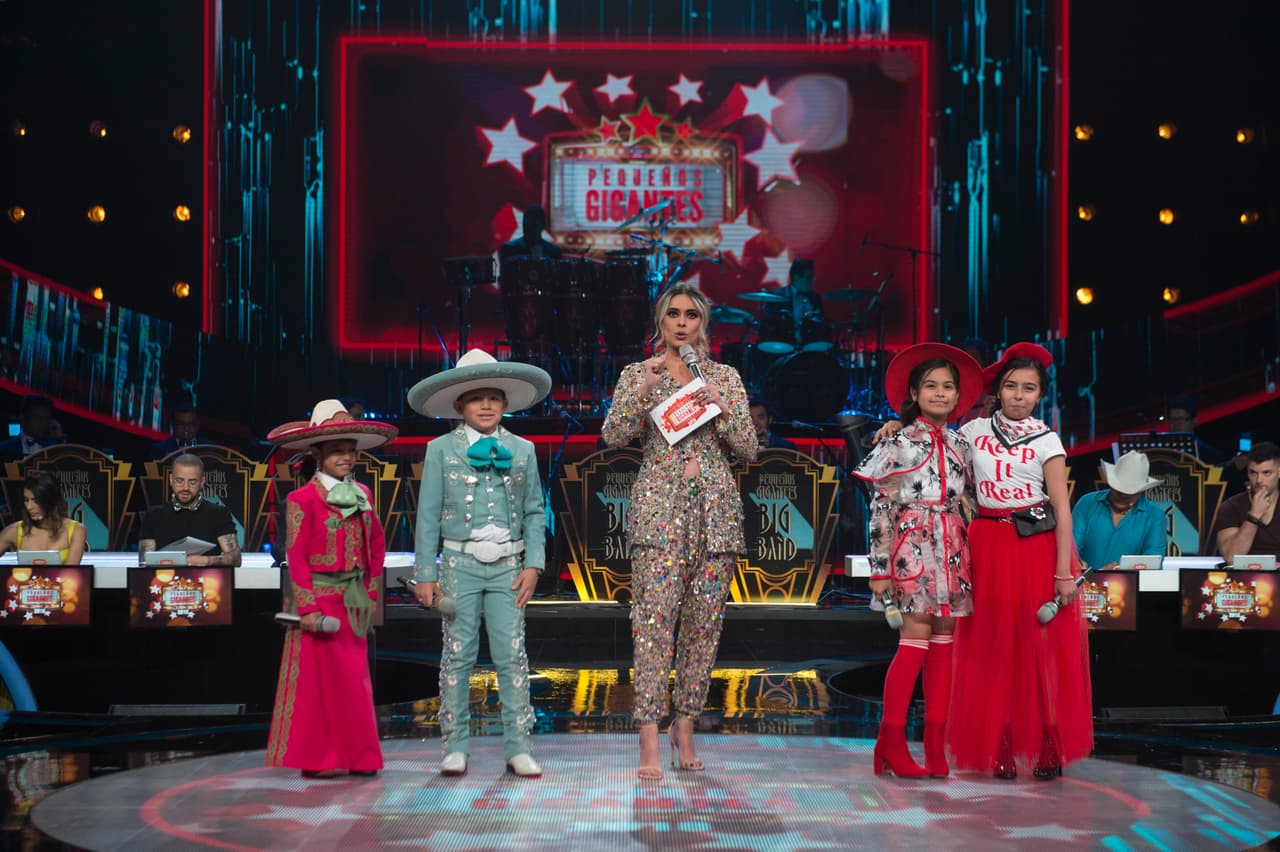 Abril y Canelito compitieron en un duelo de canto contra Valeria y Anyelique. Las pequeñas ganaron al cantar "Te Equivocaste".