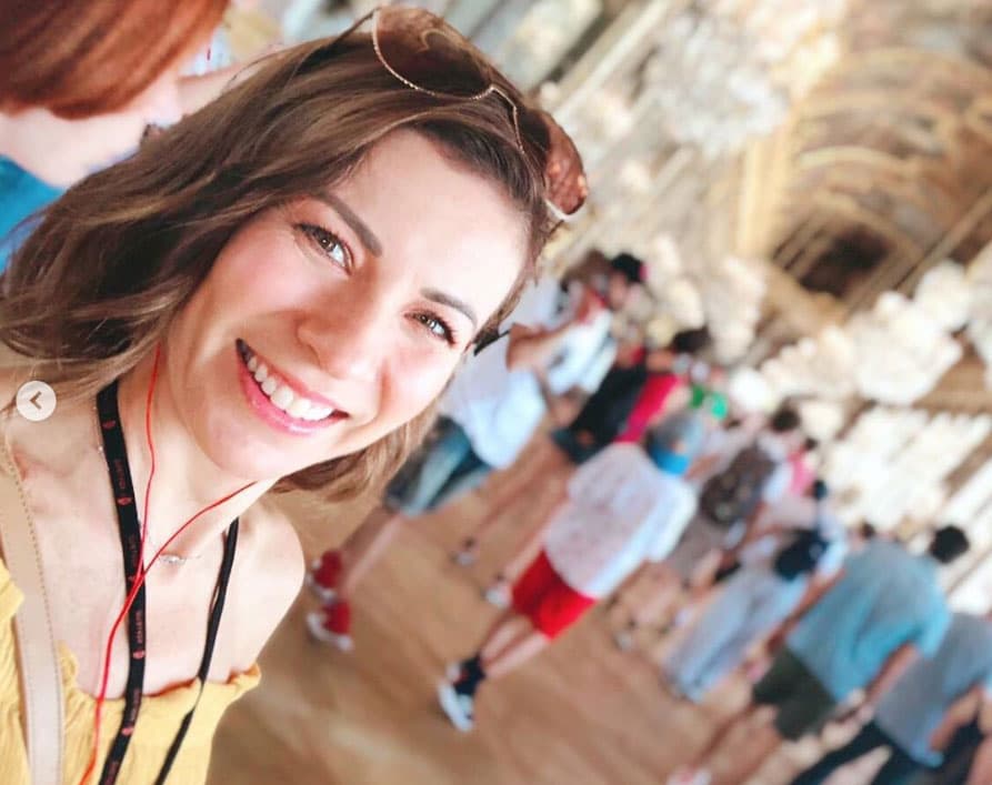 “Bailamos en el palacio de #Versalles #Francia #ViajeConMis3Amores”, escribió la presentadora en su publicación que alcanzó más de 13 mil likes.