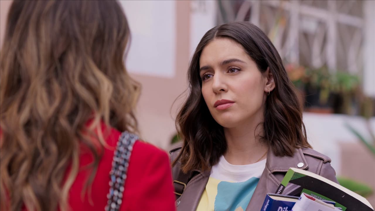 Camila intenta comprar a Juana