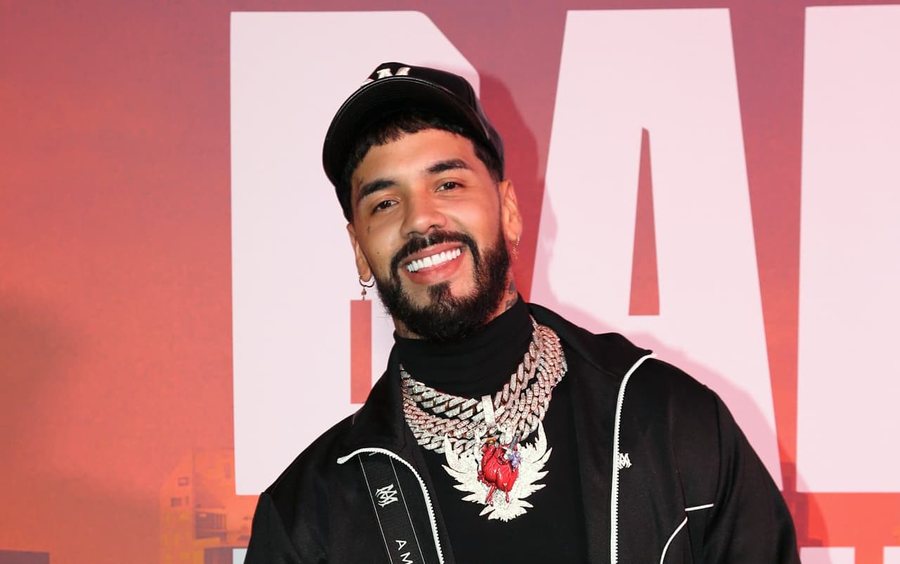 El reguetonero Anuel AA enfrenta demanda millonaria por presunta agresión a un hombre en Florida

