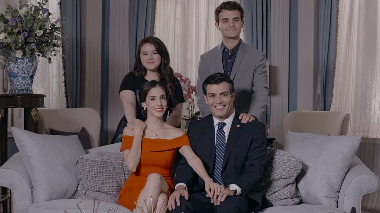 En entrevista exclusiva para Las Estrellas, el actor aseguró que el dar vida a la máxima figura política del país fue todo un desafío: “Es una complicación porque, aunque sea ficción, considero que es muchísima responsabilidad, donde no siempre las decisiones son acertadas y es muy complejo, muy desgastante”.