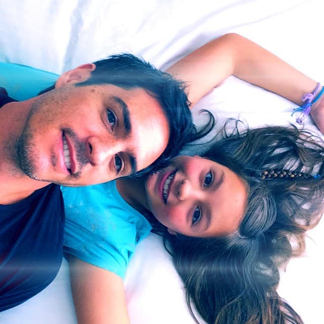 Y aunque en un principio Mauricio Ochmann trató de mantener fuera de los reflectores a la joven, quien tiene 16 años de edad, en la actualidad suele compartir constantemente fotografías junto a ella.