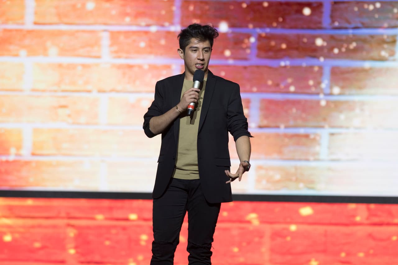 Después de Fernández, Daniel Sosa también realizó una pequeña presentación de "Stand Up".