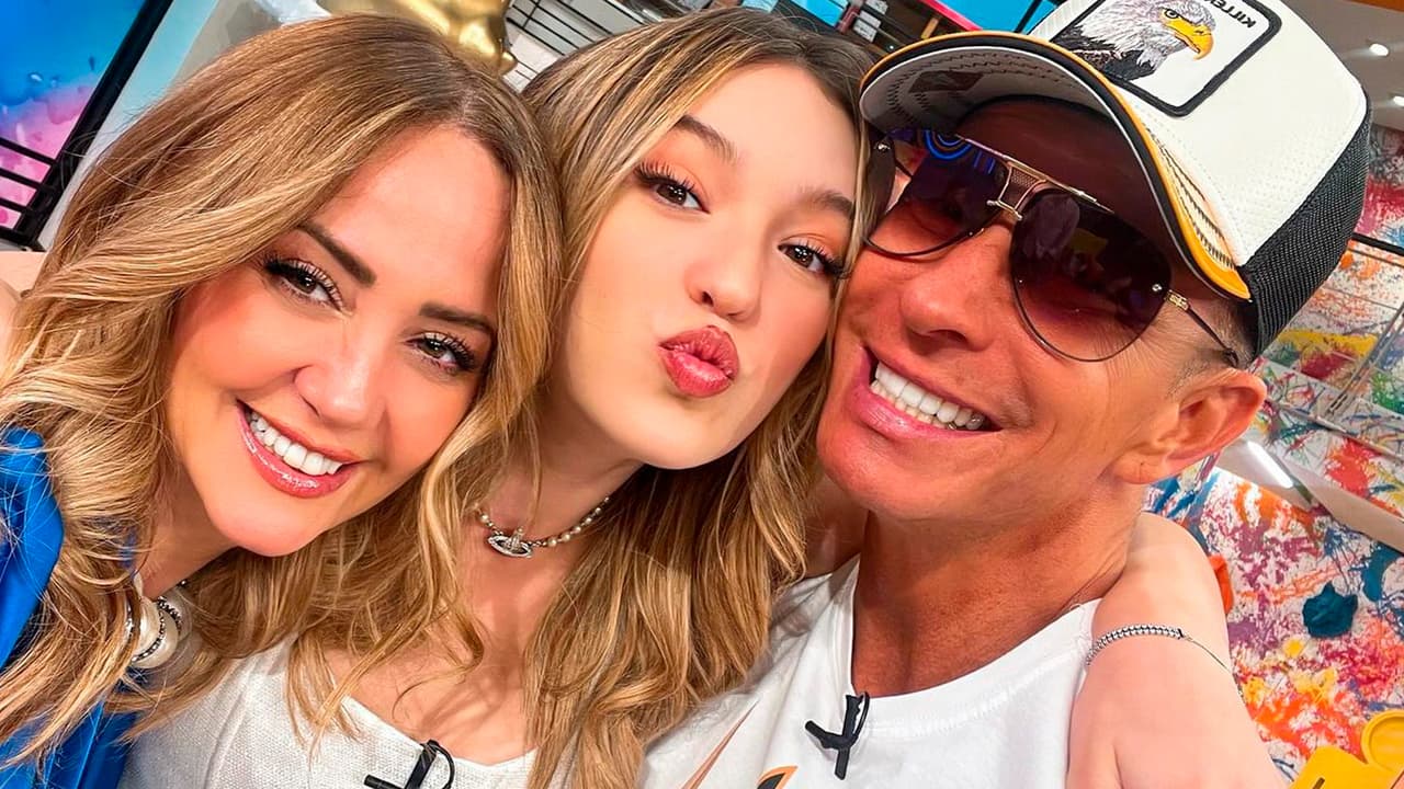 Andrea Legarreta acompaña a su hija Mía a importante evento en su carrera y le dedica emotivo mensaje