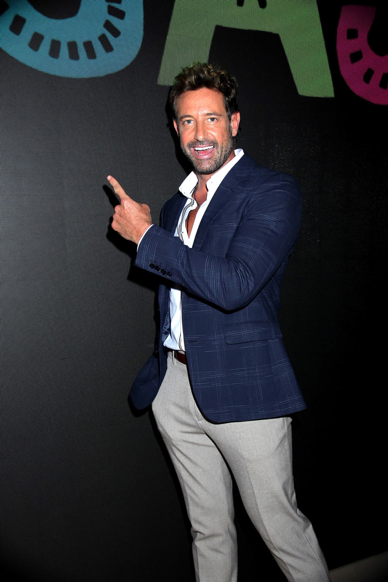Gabriel Soto escribe emotivo mensaje por el final de grabaciones de ‘Soltero con hijas’