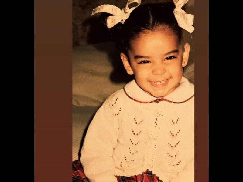 La primera en compartir las imágenes fue Alejandra, quien de acuerdo con los usuarios de la red social desde pequeña era idéntica a su famosa madre.