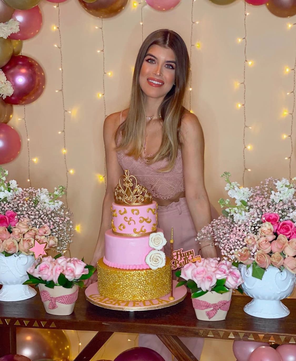 El pasado 30 de septiembre, Gabriella celebró 25 primaveras, festejando con algunas imágenes y videos en su cuenta de Instagram, donde dijo sentirse muy agradecida con su madre por sorprenderla con una íntima pero espectacular fiesta de cumpleaños.