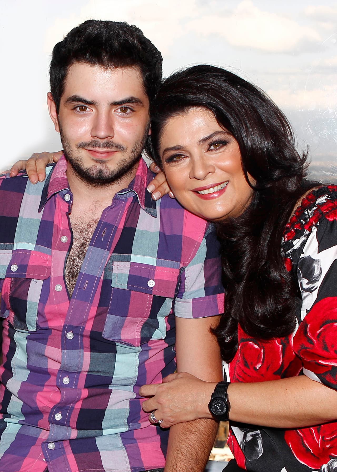 Tras vacaciones con su padre, José Eduardo Derbez se reencuentra con Victoria Ruffo