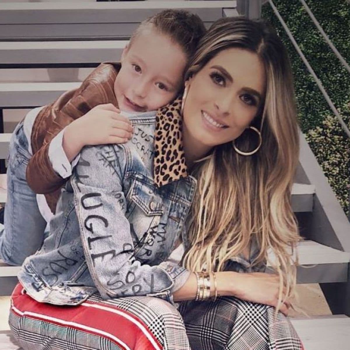 El 23 de marzo de 2012, la conductora dio a luz a su único hijo Mateo, a quien presume constantemente en redes sociales.