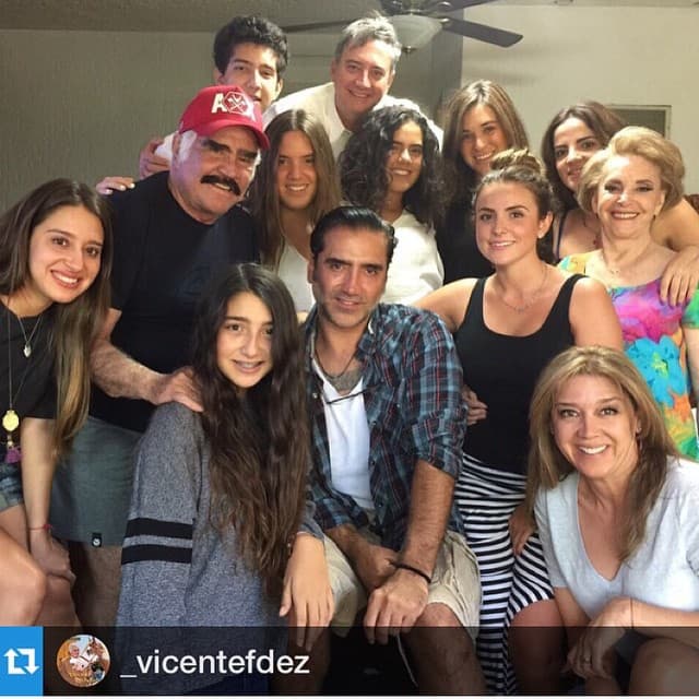 Nace otra bisnieta de Vicente Fernández y la presentan con emotiva fotografía