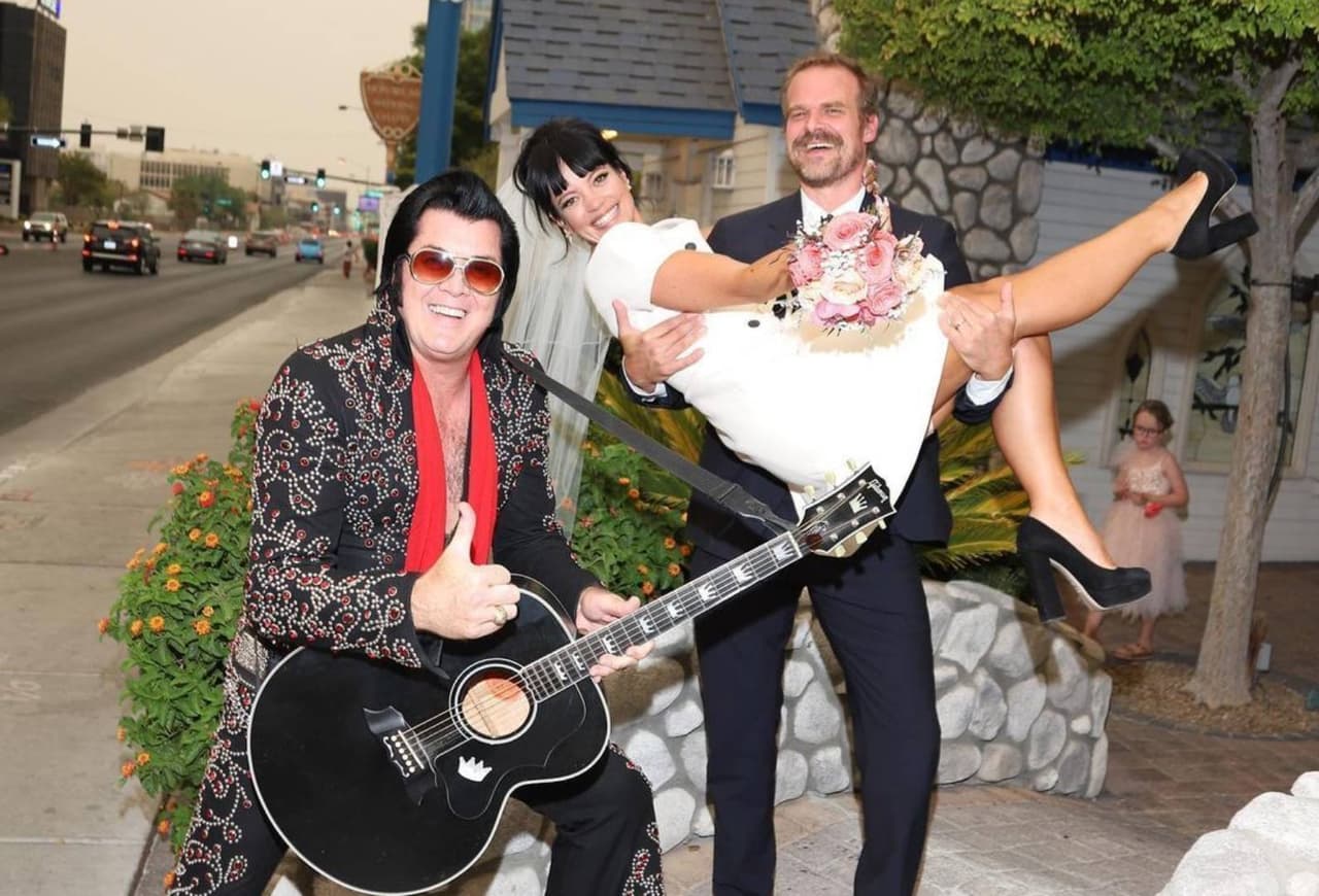 Boda Lily Allen y David Harbour.