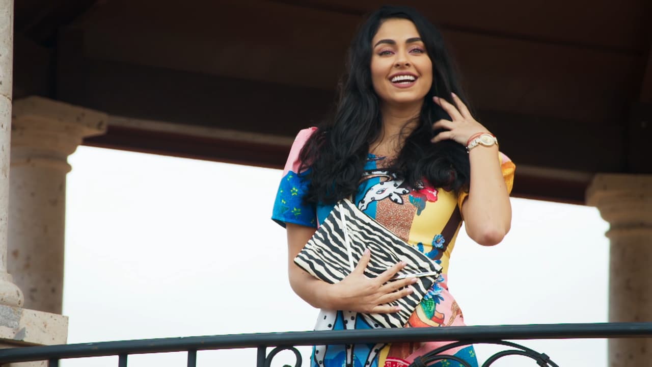 A 'Martina' le encanta lucir colores llamativos, prendas con estampados y variedad en corte y diseño. Además, también puedes verla con accesorios que van muy adhoc con su estilo.