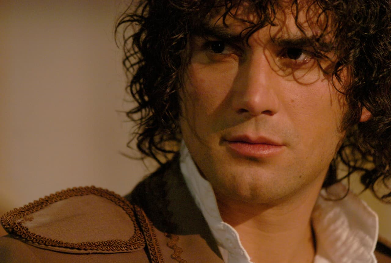 José Luis Reséndez es 'Andrés', hijo de 'Francisco' y eterno enamorada de 'Marina'. Lucha por su amor, pero 'Don Diego' (Luis Roberto Guzmán) la quiere para él.