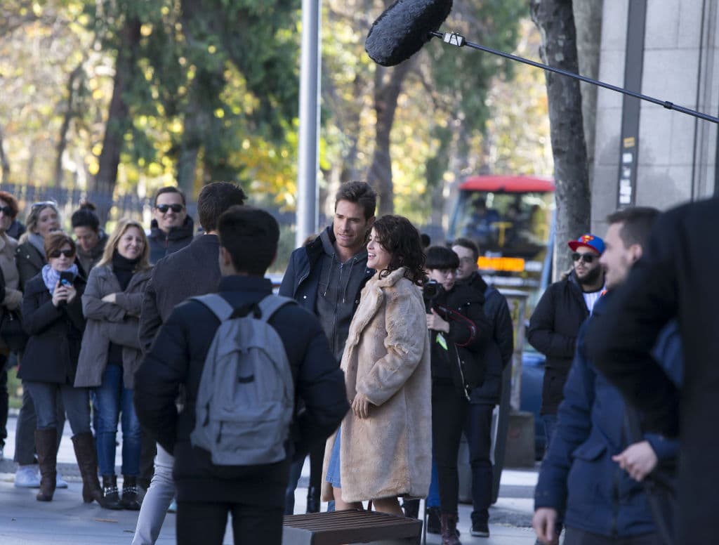 Gracias a sus seguidoras, el actor dijo que sintió mucho agradecimiento con las personas que se reunieron a ver las escenas que se grabaron. “Cada vez que voy, comparto muchísimo con ellas y estuvieron acompañándome sin importar todo lo que implica hacer una producción de esta categoría”, aseveró.