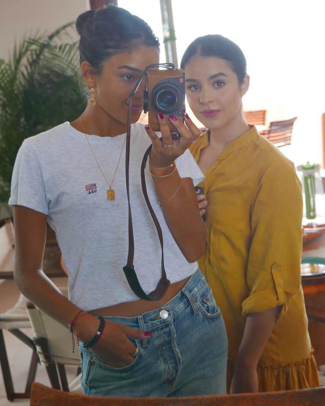 Las hermanas confesaron que hablan español e inglés porque lo aprendieron desde que son niñas, pero Ana Pau tomó lecciones de francés en la preparatoria y se fue de intercambio por un semestre a Francia, “hablaba súper bien francés, pero ahorita ya se me olvidó casi todo, la verdad”.