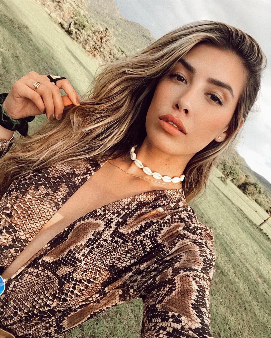 Michelle Salas es BISNIETA de Silvia Pinal, NIETA de Sylvia Pasquel, HIJA de Stephanie Salas y Luis Miguel, HERMANA de Camila Valero, SOBRINA NIETA de Viridiana Alatriste, Alejandra Guzmán y Luis Enrique Guzmán, SOBRINA de Frida Sofía.