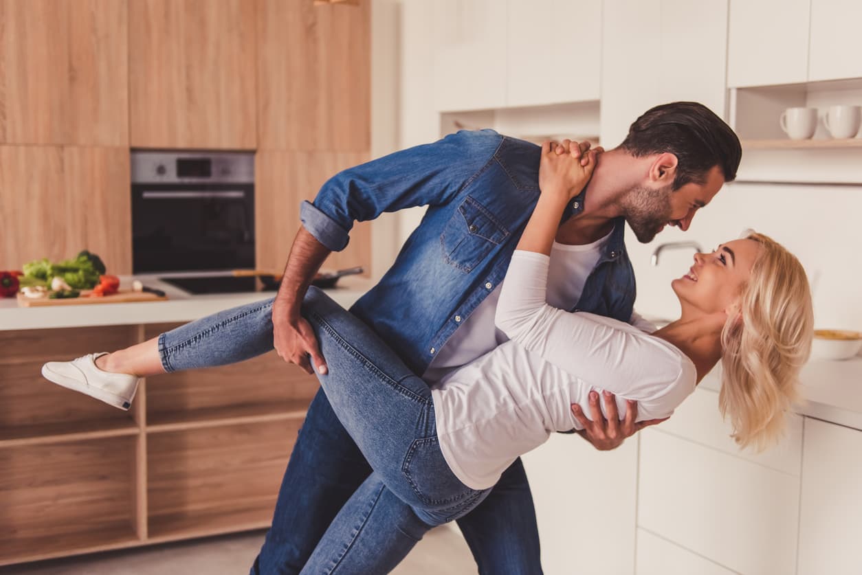 Hombres que saben bailar son mejores en el sexo