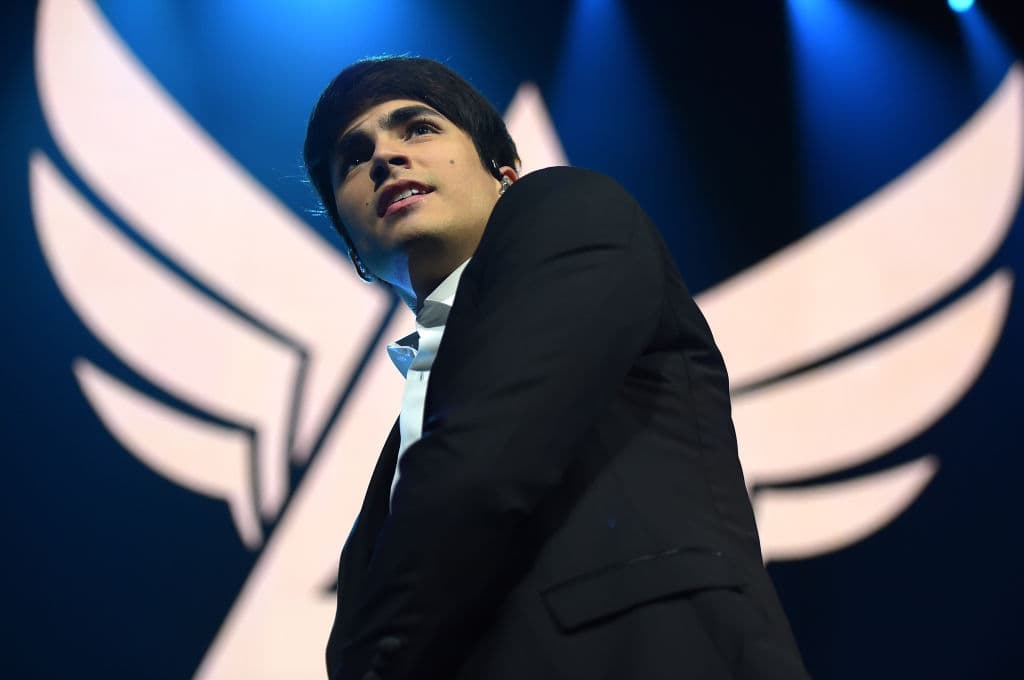 En 2018, el joven tomó la decisión de separarse de la banda para comenzar con su carrera pero en la actuación, por lo que viajó a México. Su primera aparición fue en la telenovela ‘Like, la leyenda’.