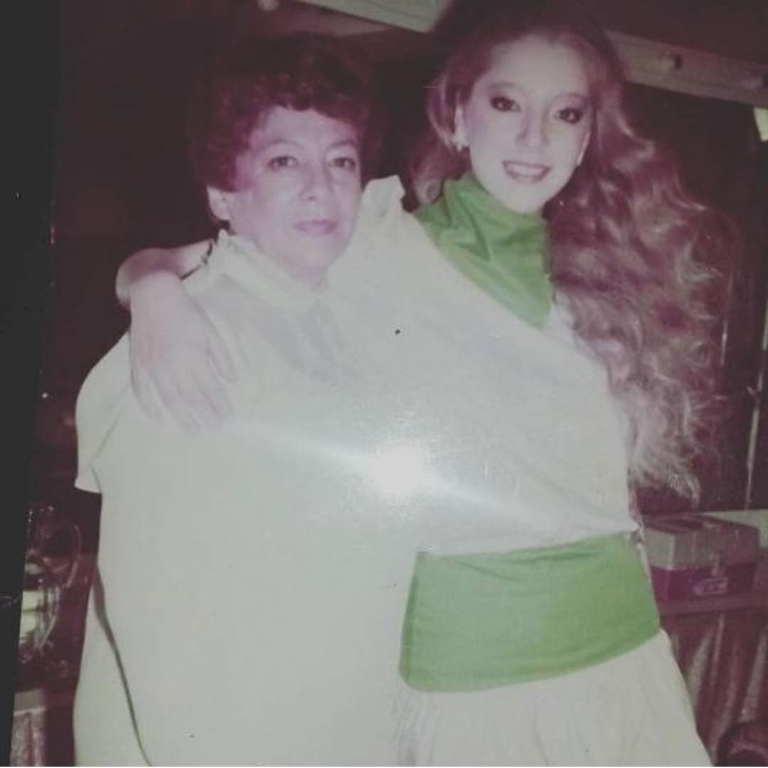 Edith siempre tuvo una buena y cariñosa relación con su madre, la señora Ofelia Fuentes, por lo que en marzo pasado le dedicó unas tiernas palabras por su cumpleaños. “¡Mamita, mamita linda! Feliz cumpleaños, gracias por regalarme la vida. Gracias por enseñarme que nada es más importante que vivir y reír. ¡Te amo mamita!”, expresó.