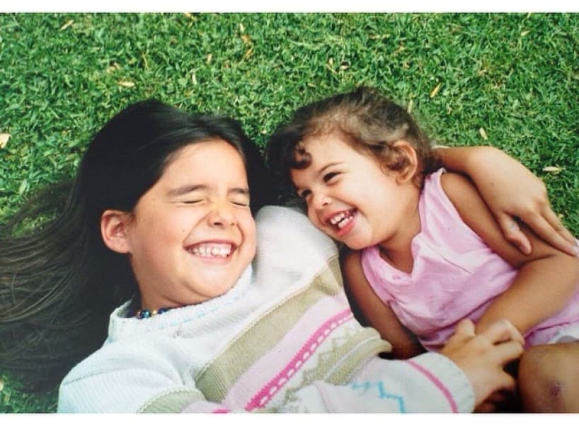 Ambos Paula y Emilio crecieron junto a su padre y madrastra, a quien desde muy pequeños le llamaron “mamá”, aunque por supuesto, siempre conscientes de la memoria de Mariana Levy.