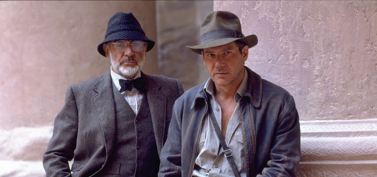 ‘Indiana Jones y la Última Cruzada’. El famoso arqueólogo emprende un viaje a una Europa ocupada por nazis en busca de su padre, quien desapareció buscando el cáliz sagrado.