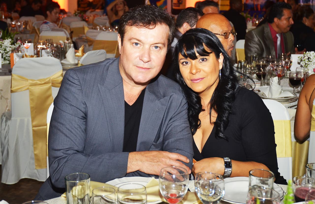 Arturo Peniche rompe el silencio y confirma que retomó su matrimonio de 39 años con Gabriela Ortiz
