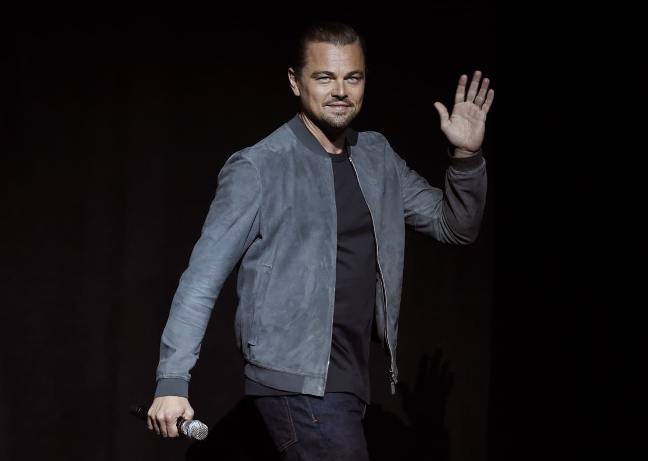 ¡Conoce a la sexy ‘suegra’ de Leonardo DiCaprio que es menor que él!