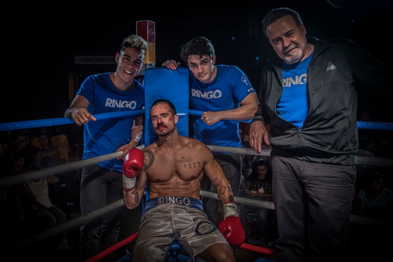 Aún perdiendo, el equipo de Ringo se tomó la foto del recuerdo.