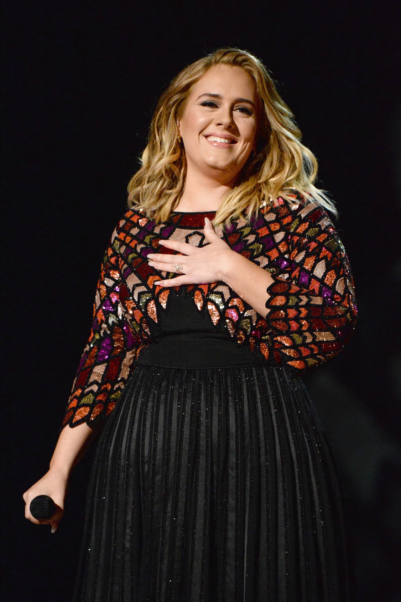 Adele reaparece en redes sociales y presume su nueva figura: Luce irreconocible