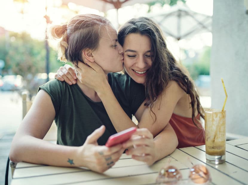 Piscis. Eres simpática, compasiva y empática así que es muy fácil entender a los demás; sueles anteponer las necesidades de otros a las tuyas. Eres súper comprensible.