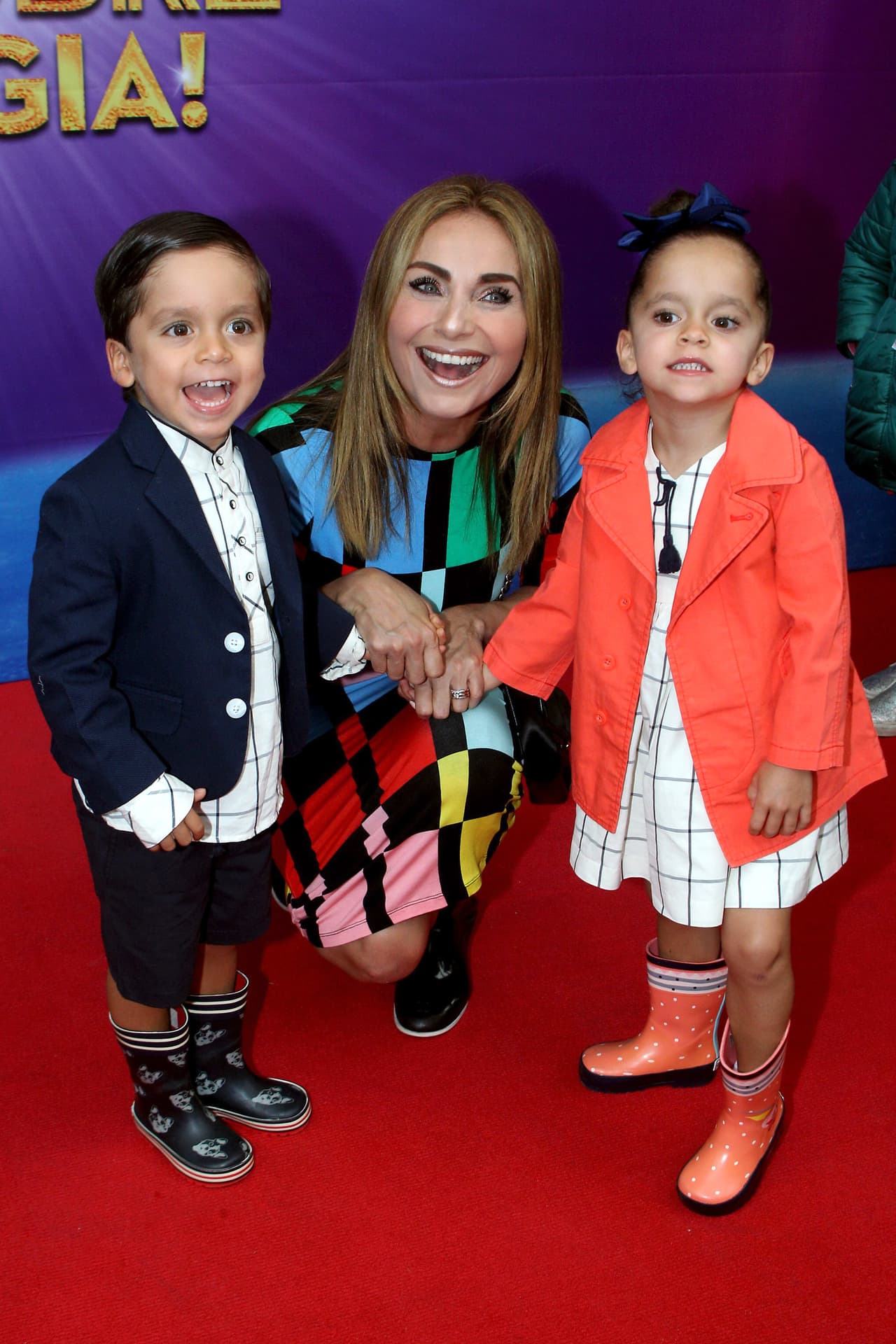 Hace unos días, Elizabeth Álvarez compartió en su cuenta de Instagram videos de cómo festejó al lado de Jorge Salinas los cuatro años de sus mellizos: Máxima y León. Esto provocó cientos de mensajes en los que admiradores y famosos destacaron lo grandes que lucen los pequeños y sobre todo el gran parecido físico que tienen con su padre.