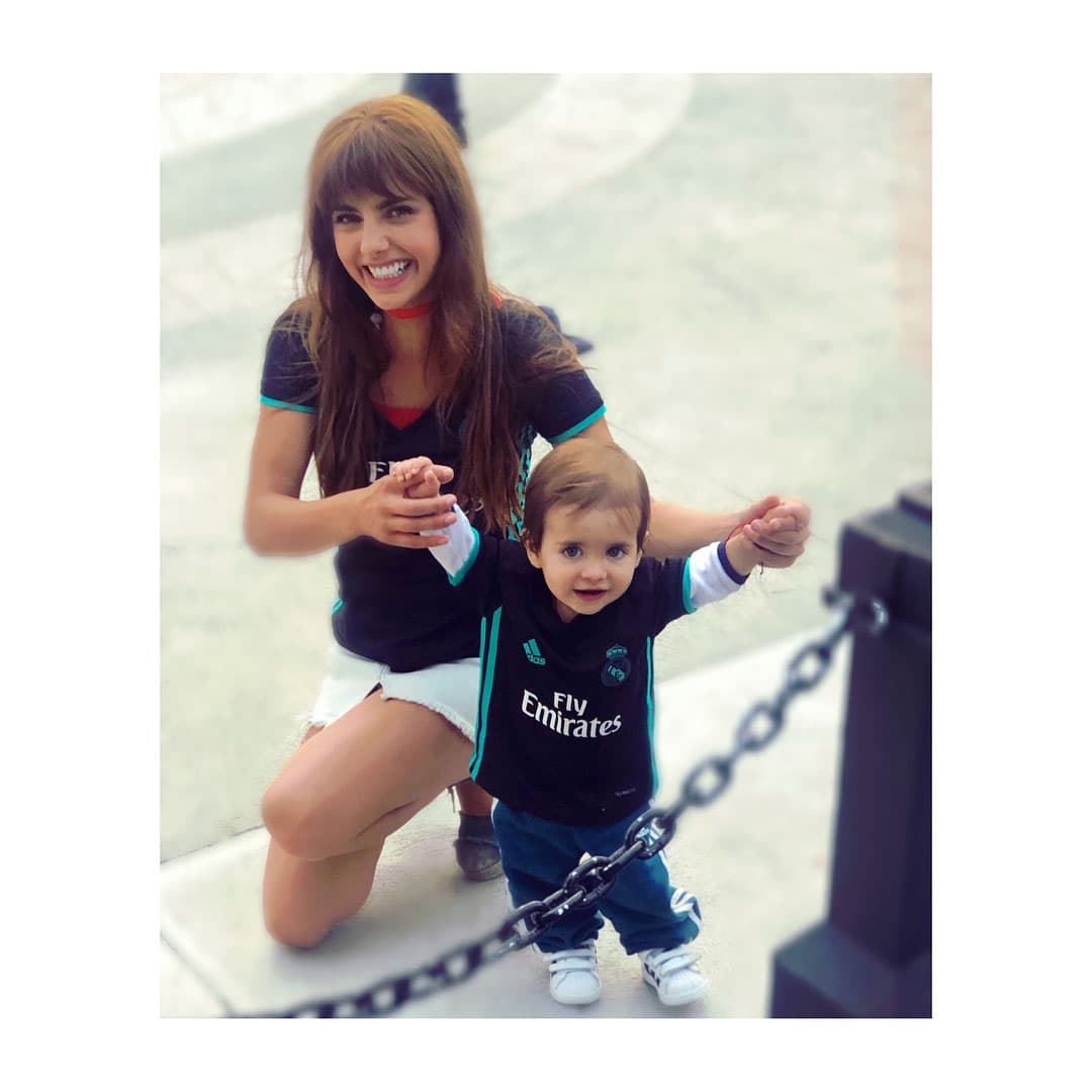 “Marcelo, el amor de mi vida, mi maestro, mi fuerza y mi motor. Gracias Dios por darme la bendición más grande, por elegirme de mamá del bebé más increíble del mundo. Me siento PLENA y llena de amor”, escribió la actriz para acompañar su publicación en abril de 2018.